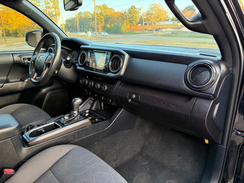 2017 Toyota Tacoma Image 7