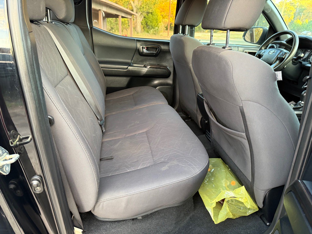 2017 Toyota Tacoma Image 8