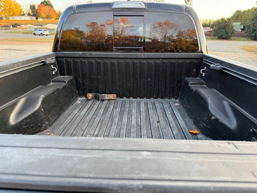 2017 Toyota Tacoma Image 9