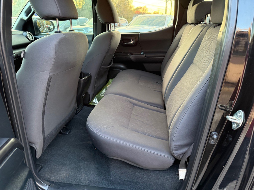 2017 Toyota Tacoma Image 10