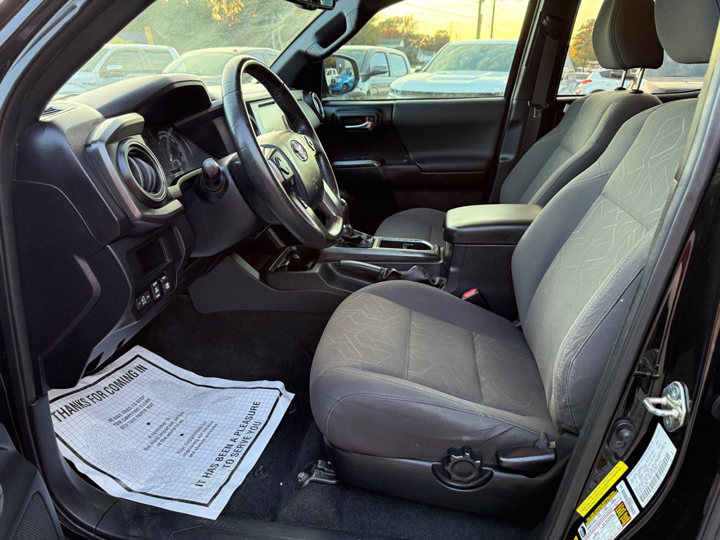 2017 Toyota Tacoma Image 11