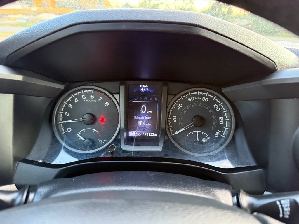 2017 Toyota Tacoma Image 13