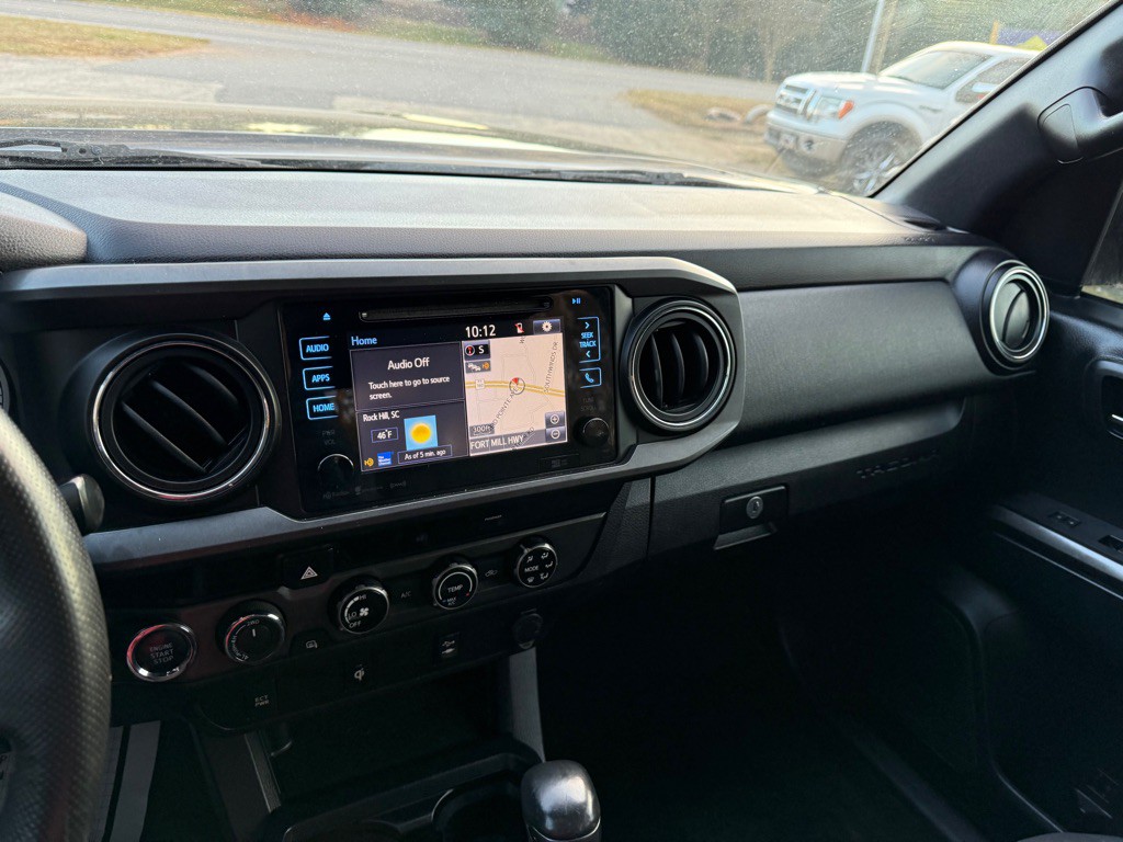 2017 Toyota Tacoma Image 14