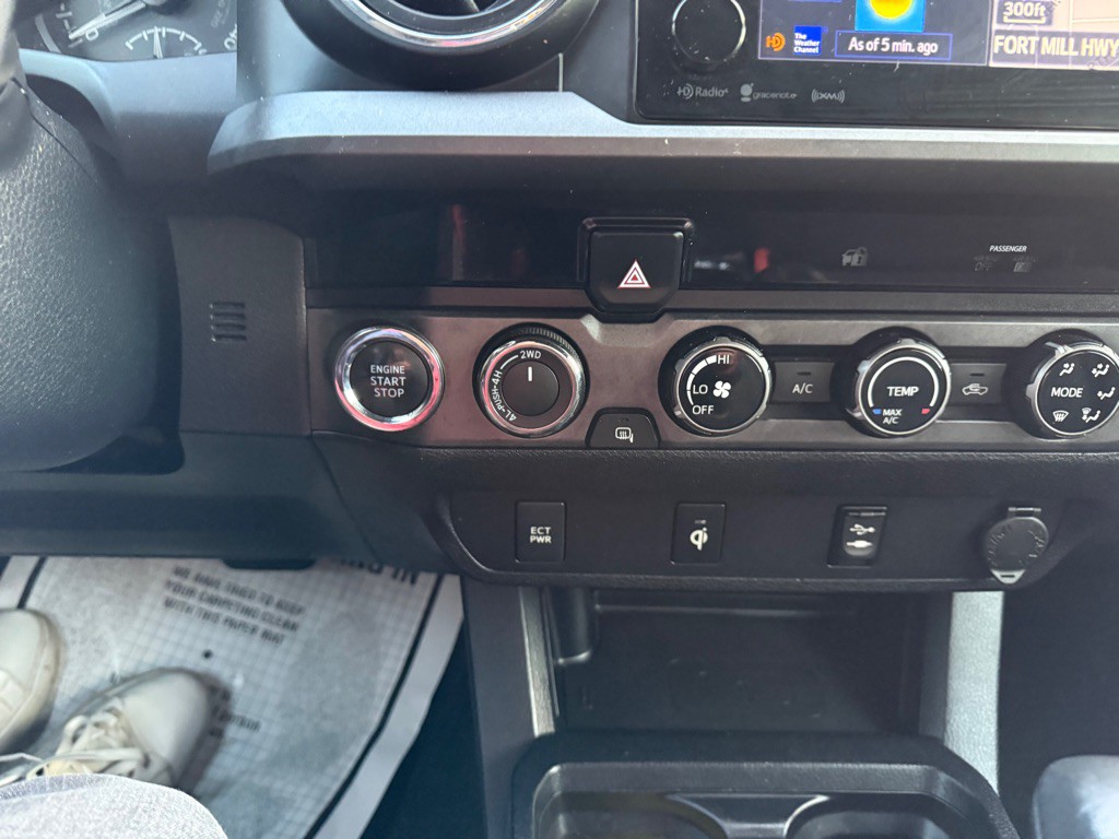 2017 Toyota Tacoma Image 15