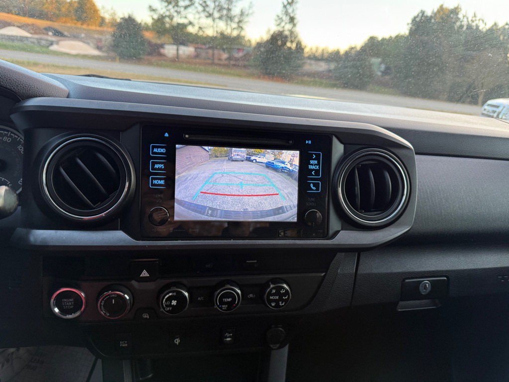 2017 Toyota Tacoma Image 17