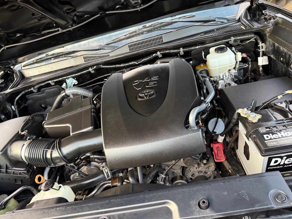 2017 Toyota Tacoma Image 18