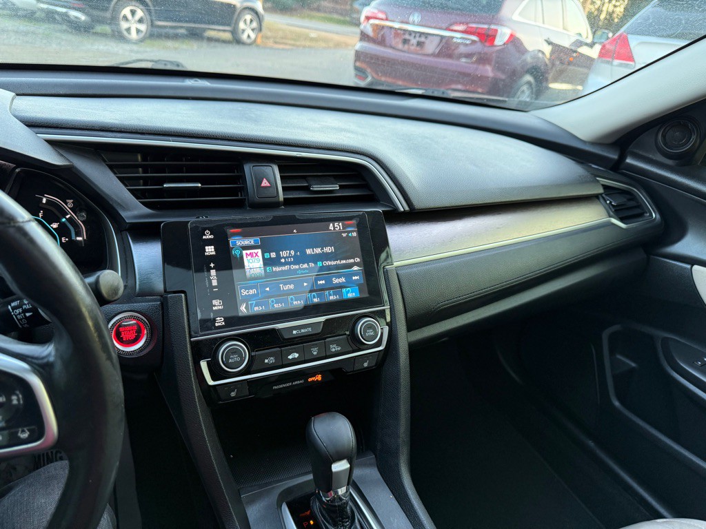 2018 Honda Civic Image 17