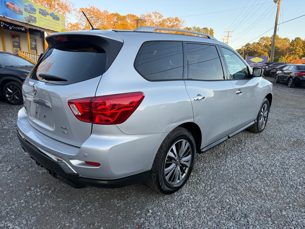 2017 Nissan Pathfinder Image 3