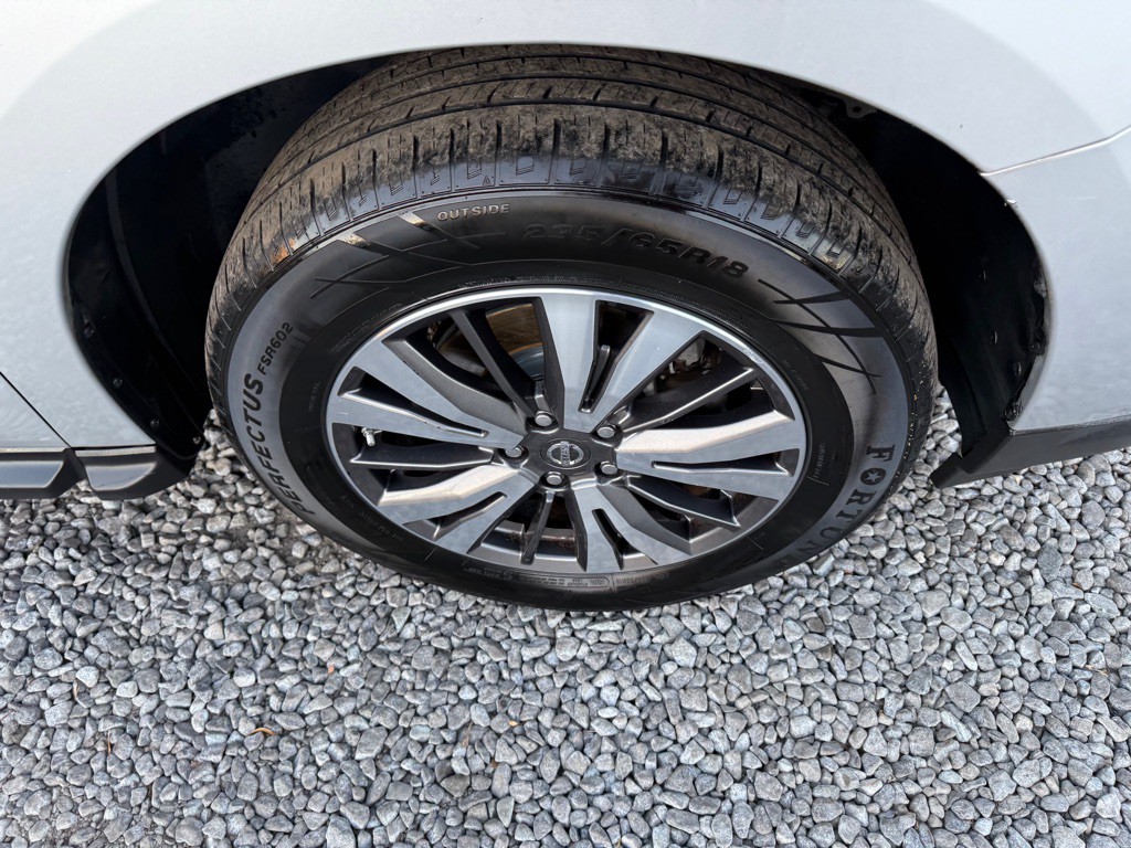 2017 Nissan Pathfinder Image 5