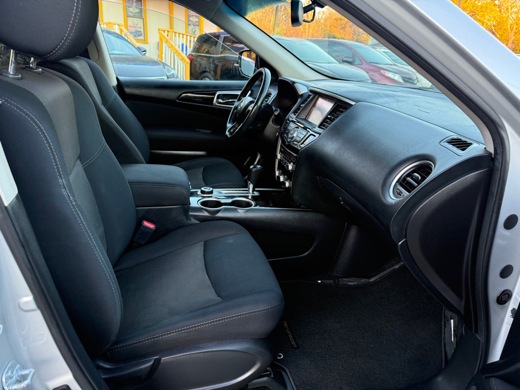 2017 Nissan Pathfinder Image 6