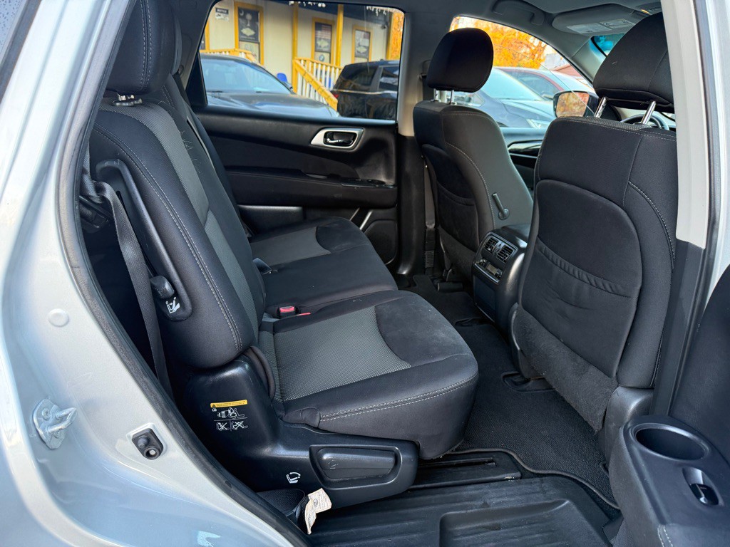 2017 Nissan Pathfinder Image 8