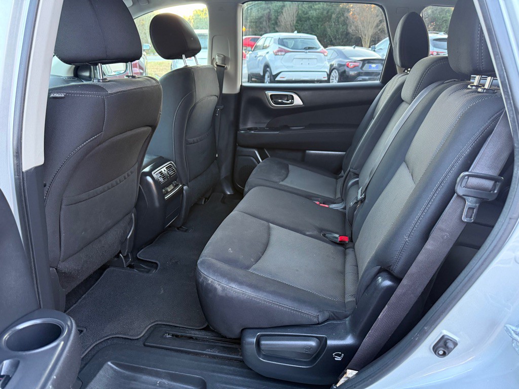 2017 Nissan Pathfinder Image 11