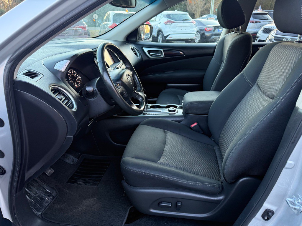 2017 Nissan Pathfinder Image 12