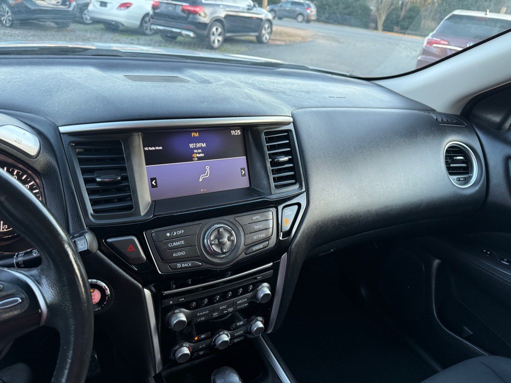 2017 Nissan Pathfinder Image 15