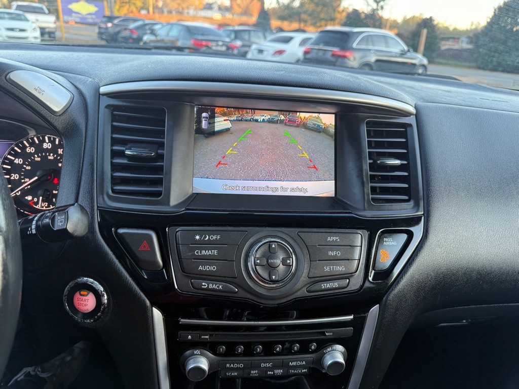 2017 Nissan Pathfinder Image 16