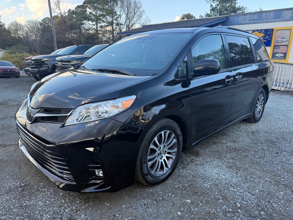 2019 Toyota Sienna Image 1