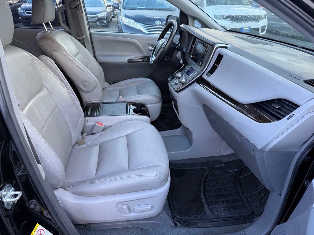 2019 Toyota Sienna Image 6