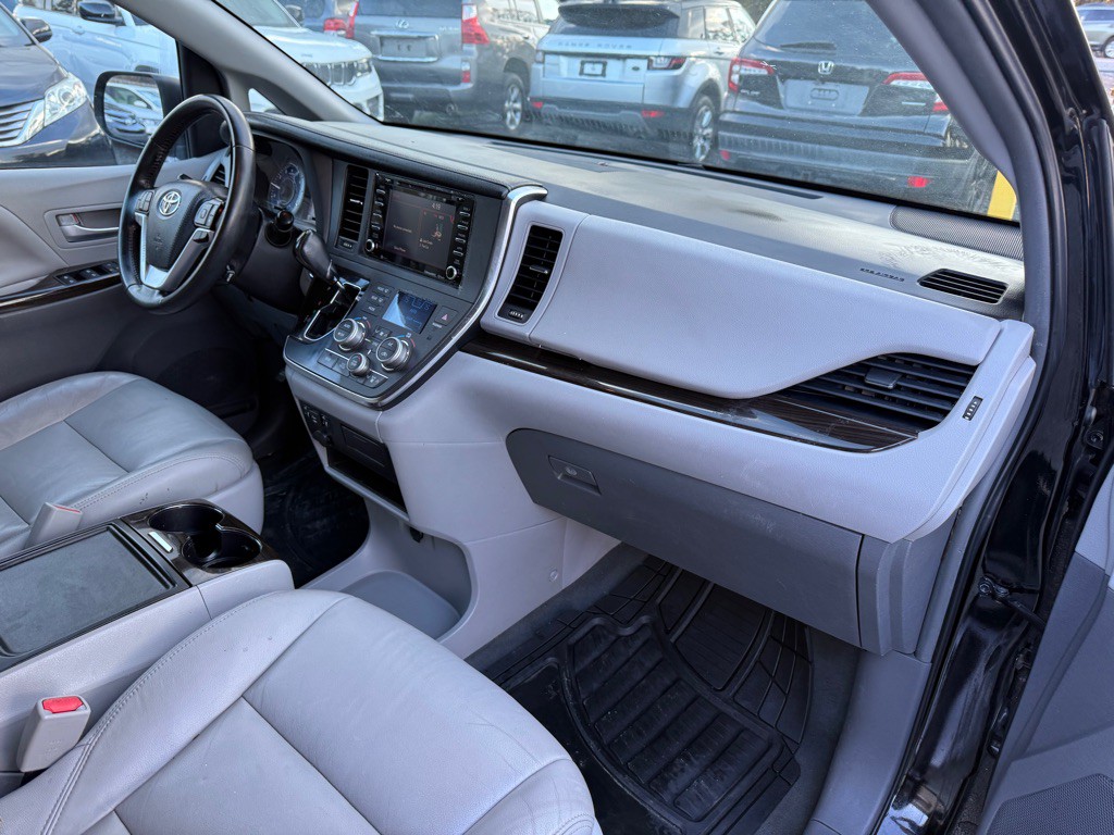2019 Toyota Sienna Image 7