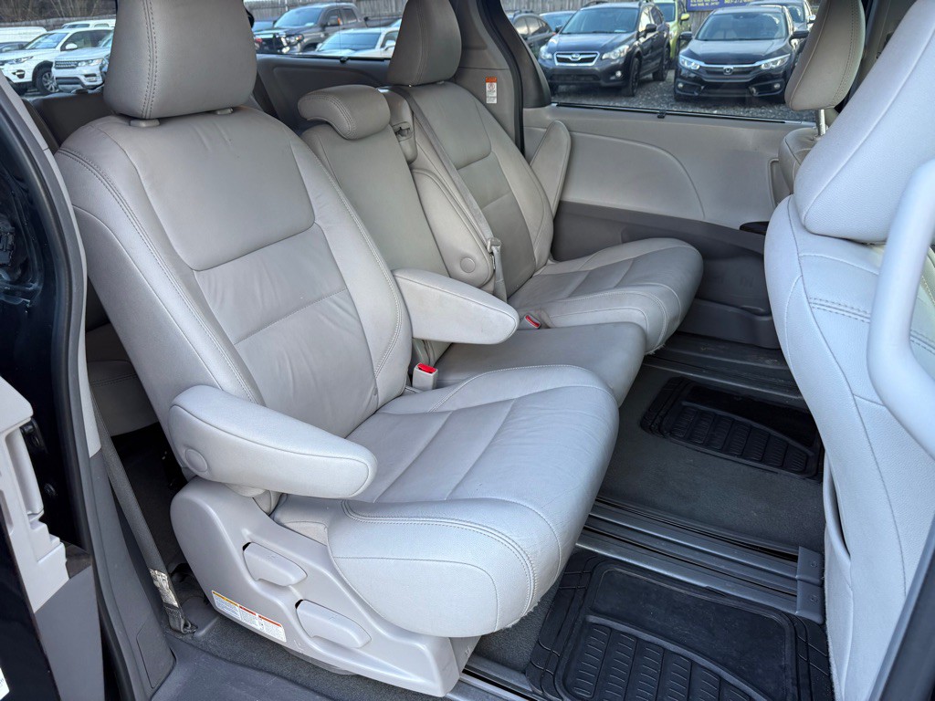 2019 Toyota Sienna Image 8