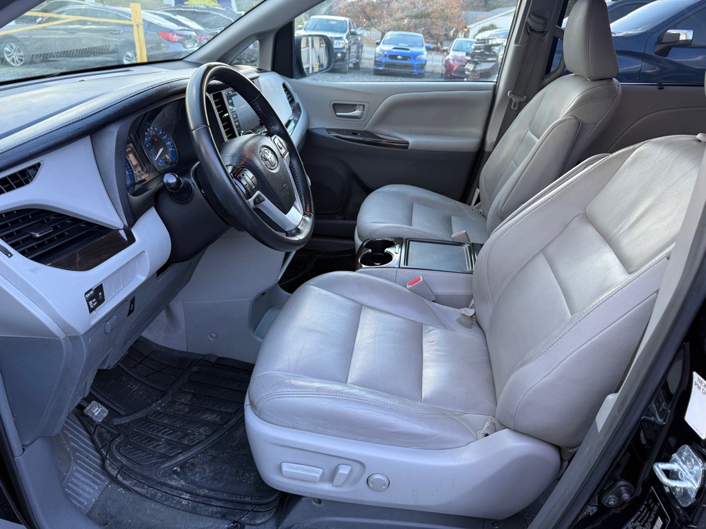 2019 Toyota Sienna Image 13