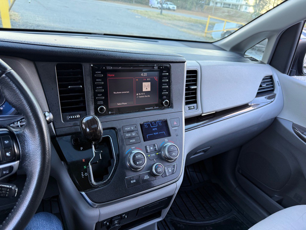 2019 Toyota Sienna Image 18