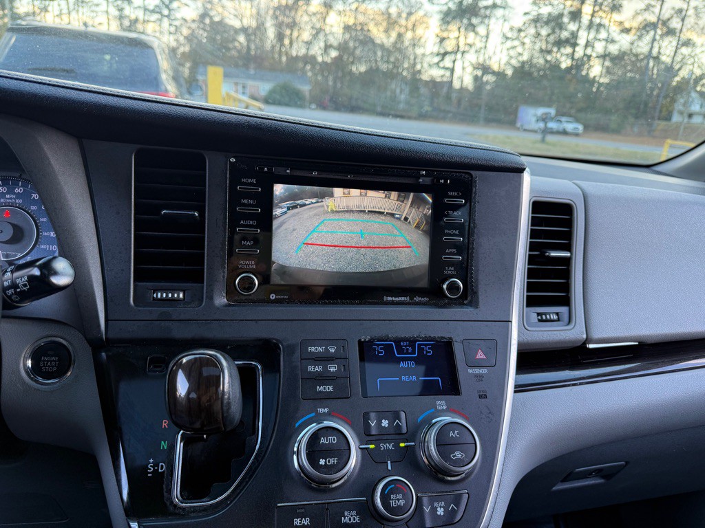 2019 Toyota Sienna Image 19