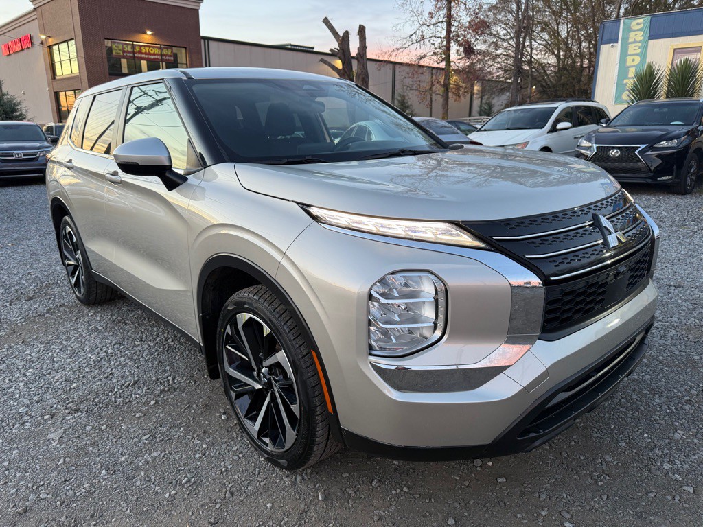 2022 Mitsubishi Outlander Image 4