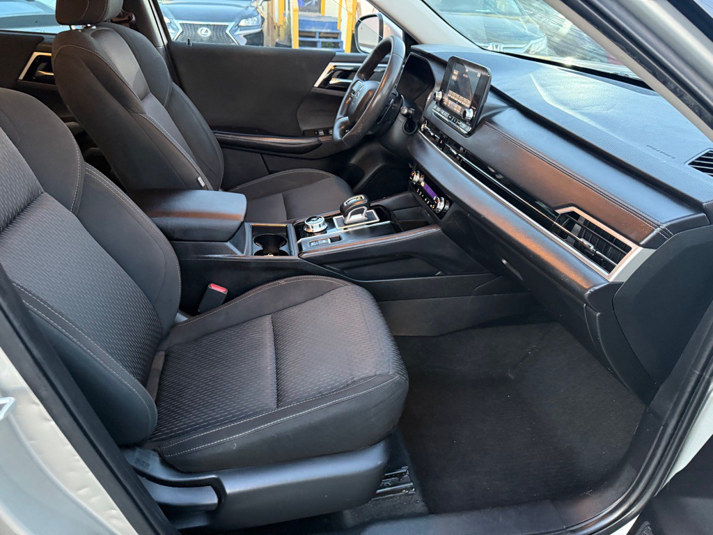 2022 Mitsubishi Outlander Image 6