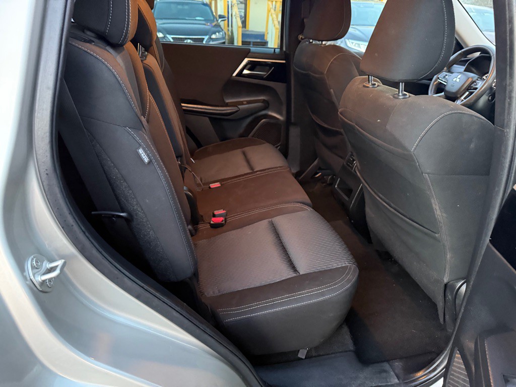 2022 Mitsubishi Outlander Image 8