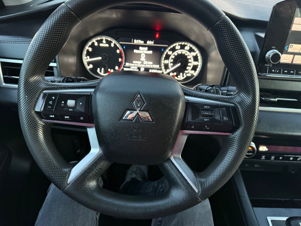 2022 Mitsubishi Outlander Image 14