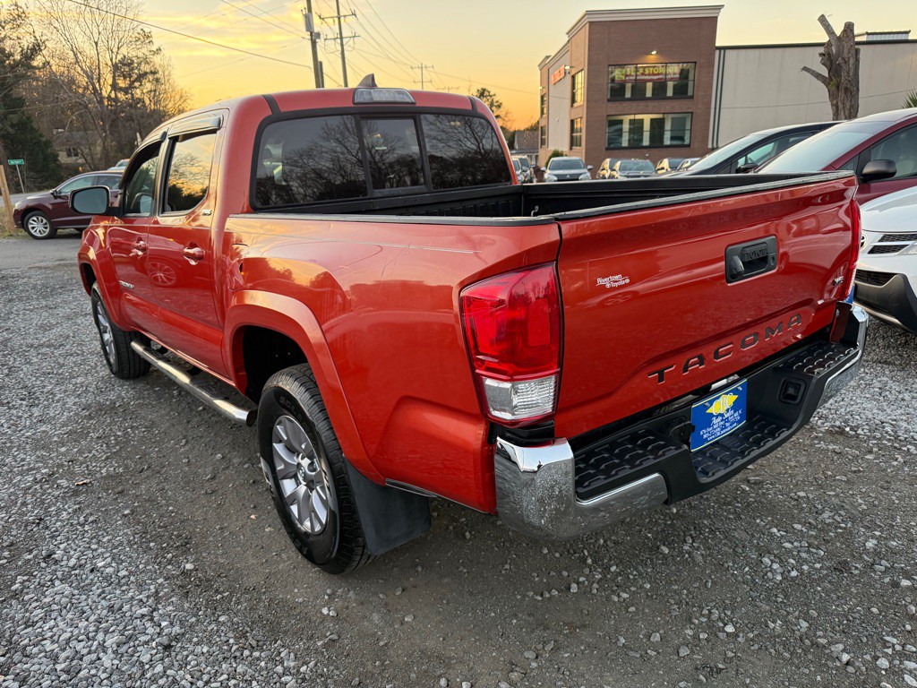 2017 Toyota Tacoma Image 2