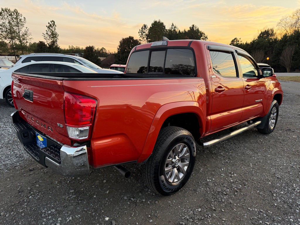 2017 Toyota Tacoma Image 3