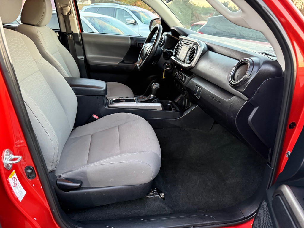 2017 Toyota Tacoma Image 6