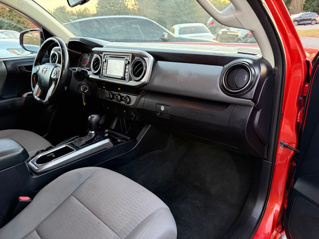 2017 Toyota Tacoma Image 7