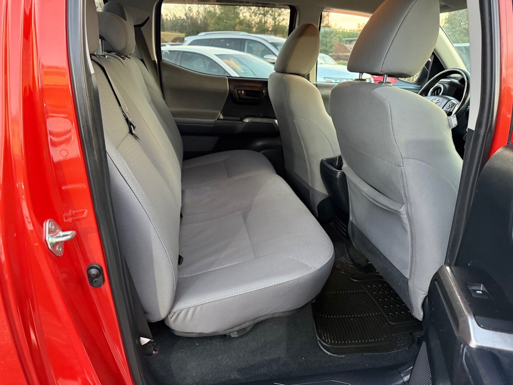 2017 Toyota Tacoma Image 8