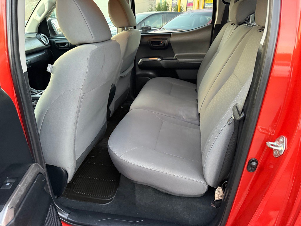 2017 Toyota Tacoma Image 9