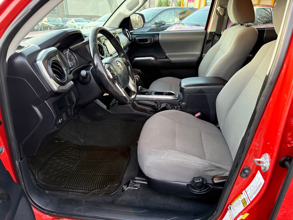 2017 Toyota Tacoma Image 10