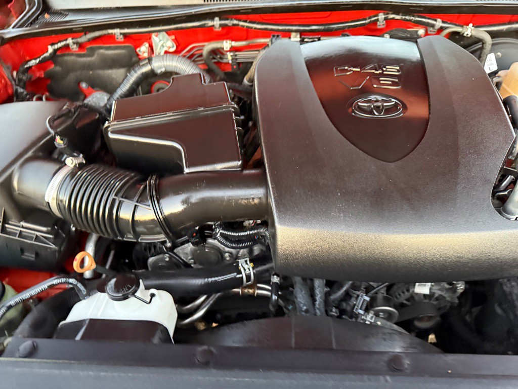 2017 Toyota Tacoma Image 11