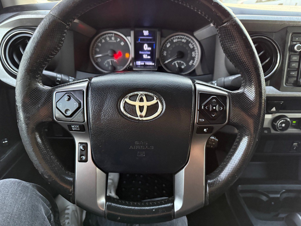 2017 Toyota Tacoma Image 12