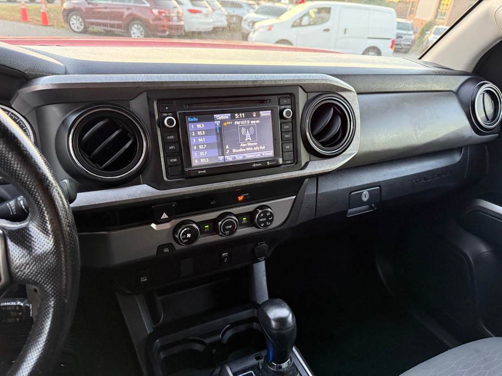 2017 Toyota Tacoma Image 14