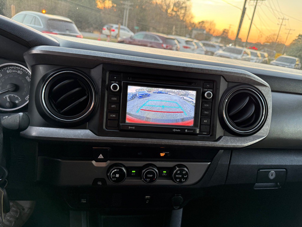 2017 Toyota Tacoma Image 15