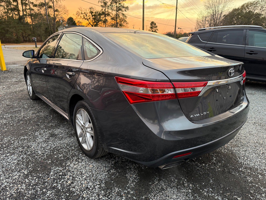 2013 Toyota Avalon Image 2