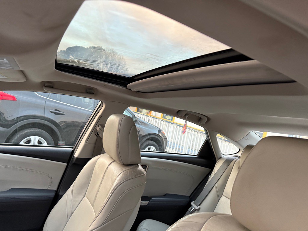 2013 Toyota Avalon Image 11