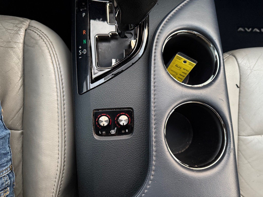 2013 Toyota Avalon Image 16