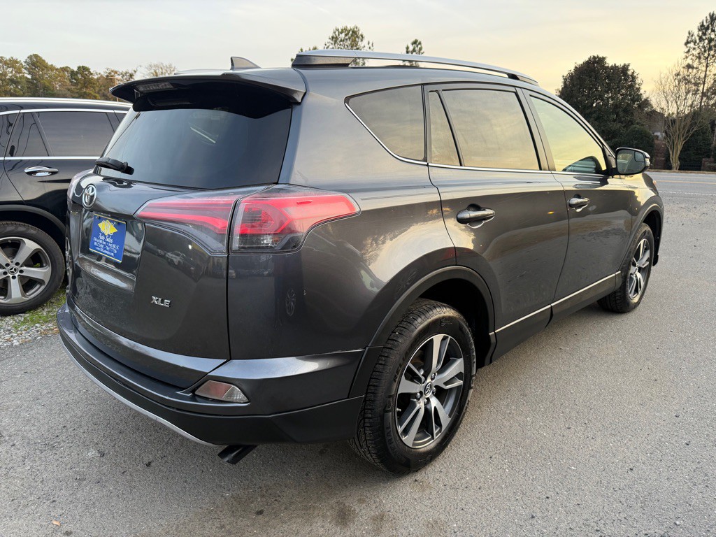 2017 Toyota Rav4 Image 3