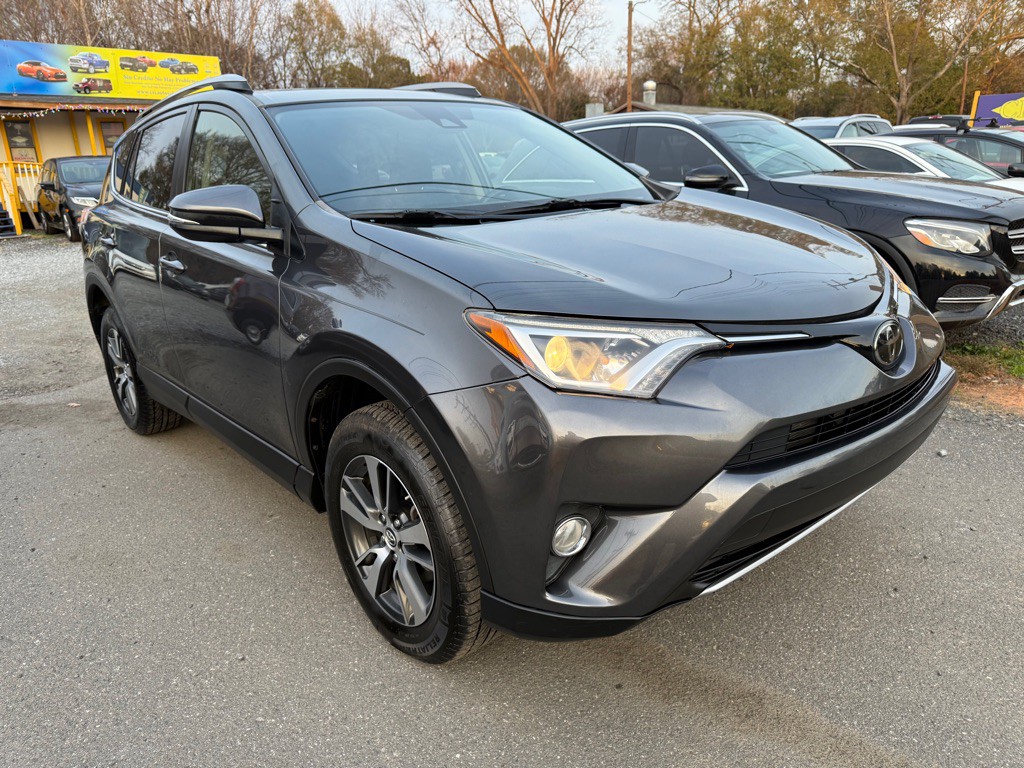 2017 Toyota Rav4 Image 4