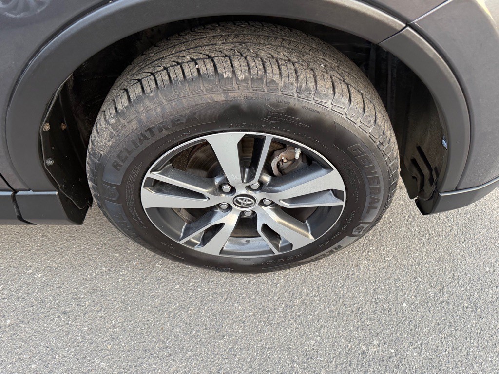 2017 Toyota Rav4 Image 5