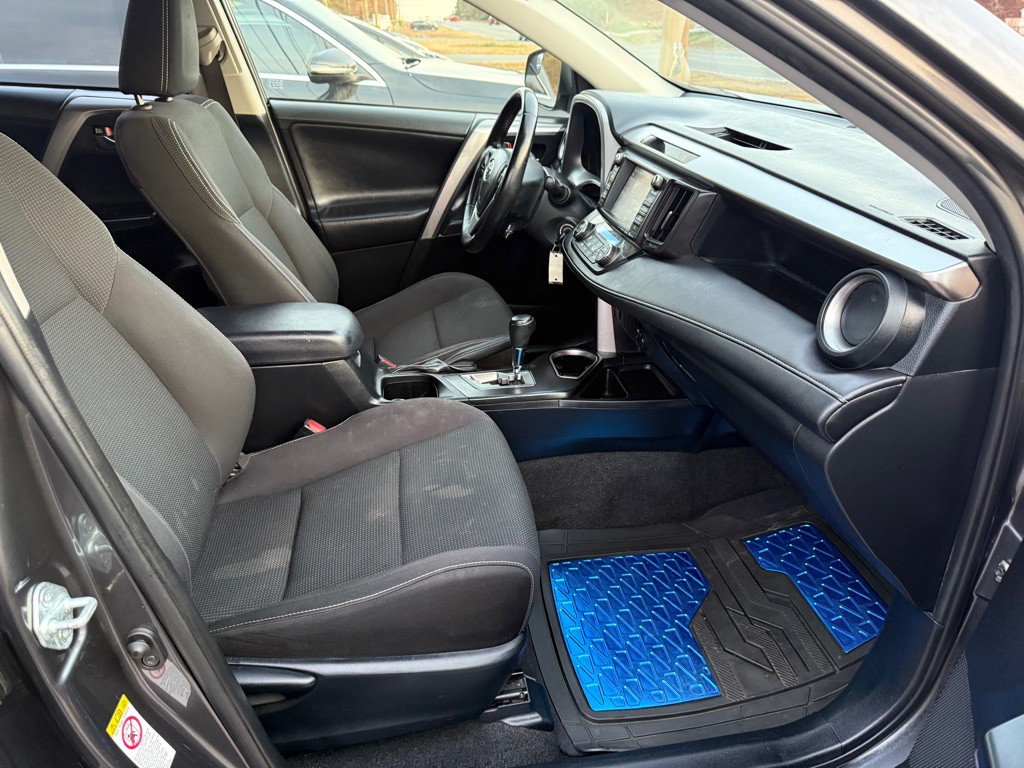 2017 Toyota Rav4 Image 6