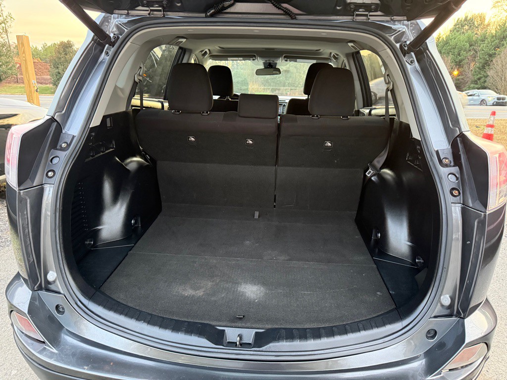 2017 Toyota Rav4 Image 9