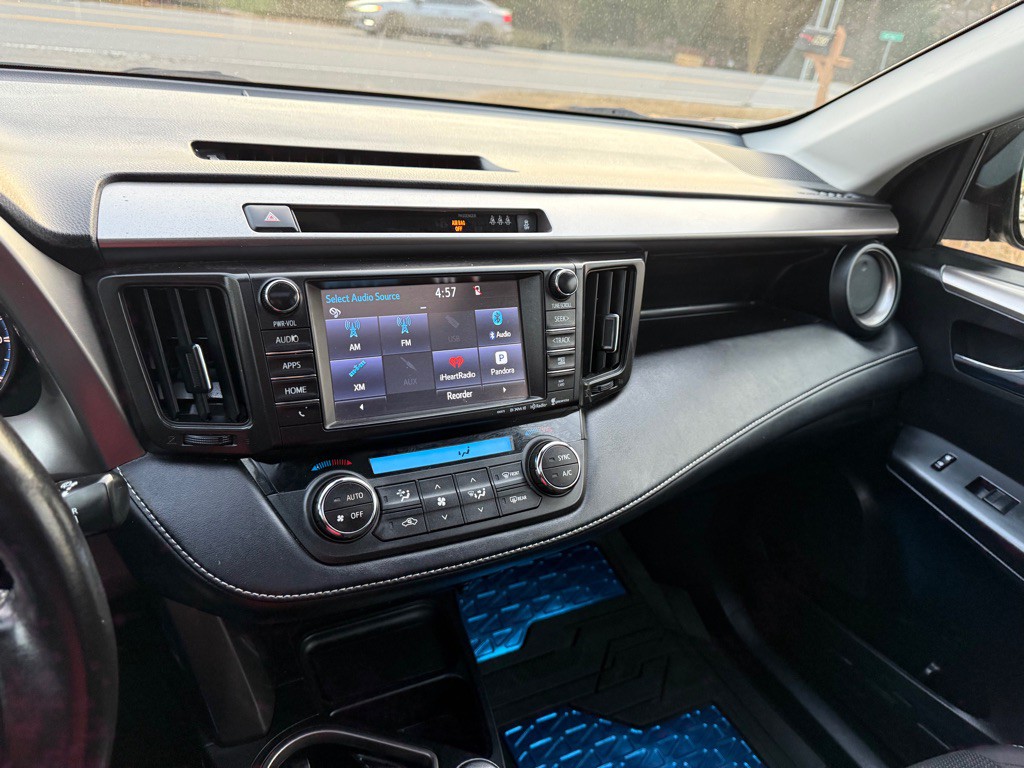 2017 Toyota Rav4 Image 17